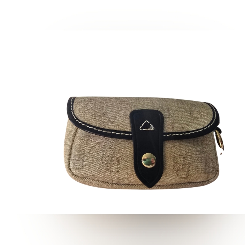 dooney & bourke vintage Clutch like new